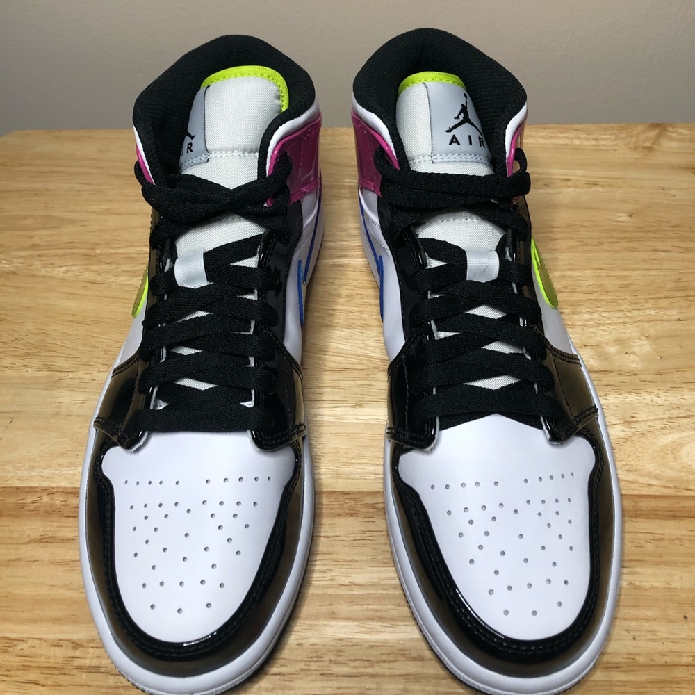 ‼️SOLD‼️NIKE AIR JORDAN 1 MID SE SNEAKERS - Picture 2 of 8